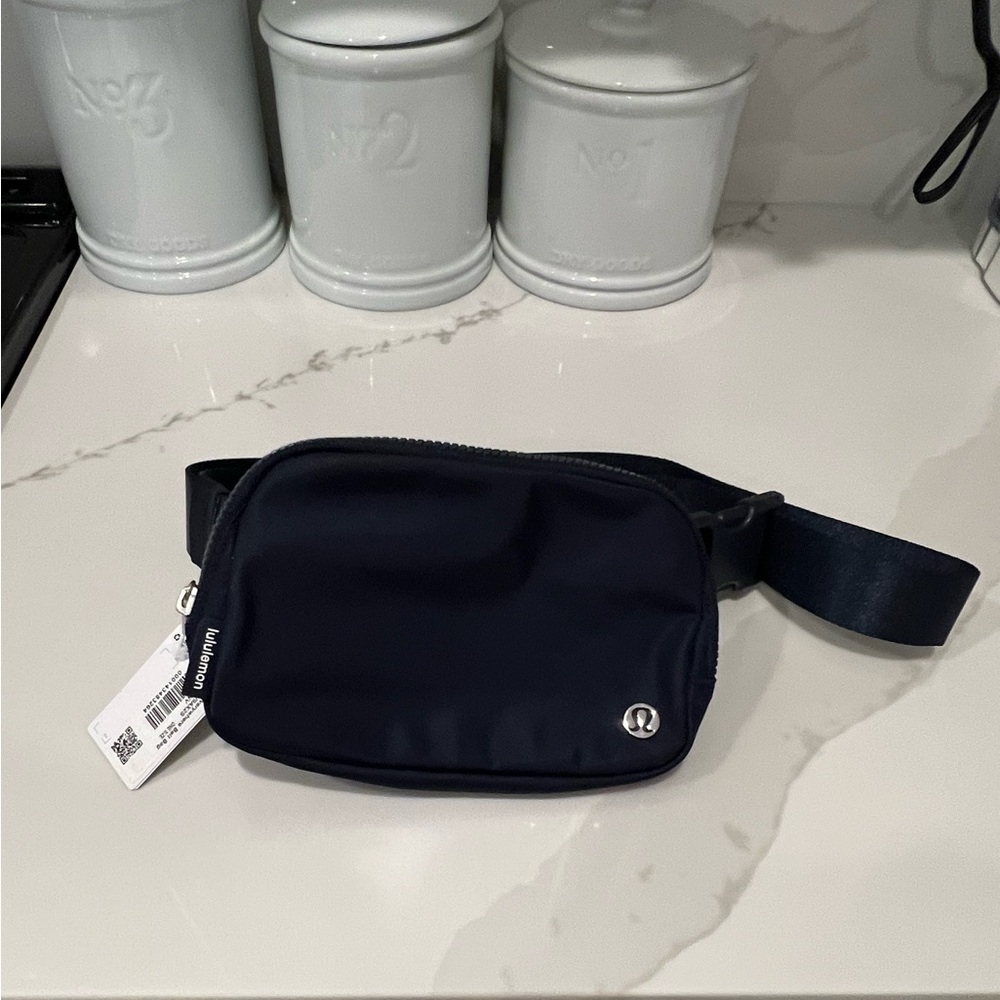 Lululemon NWT Navy Belt Bag 1L